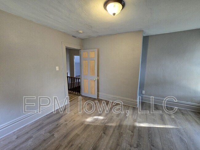 Building Photo - 908 W 3rd St