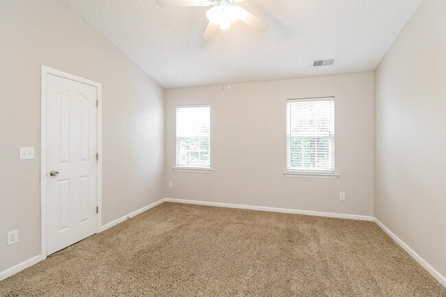 Building Photo - 15239 Pangborn Pl