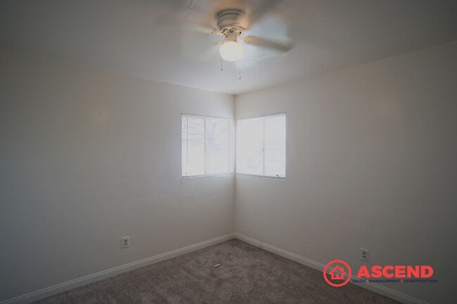 Building Photo - Charming Home in Central Bakersfield!