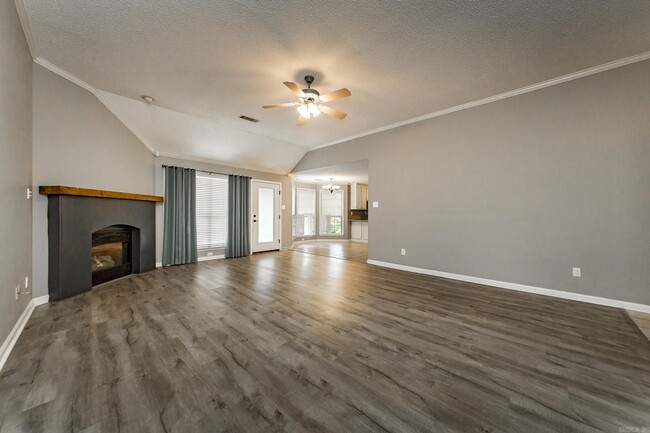Building Photo - 216 Chantilly Cir