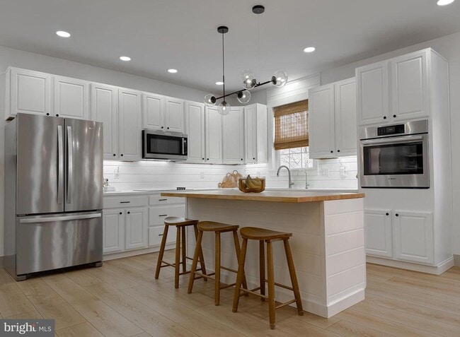 Building Photo - 23185 Pembrook Dr