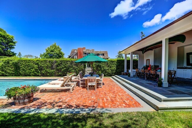 Building Photo - 16 Drew Ln