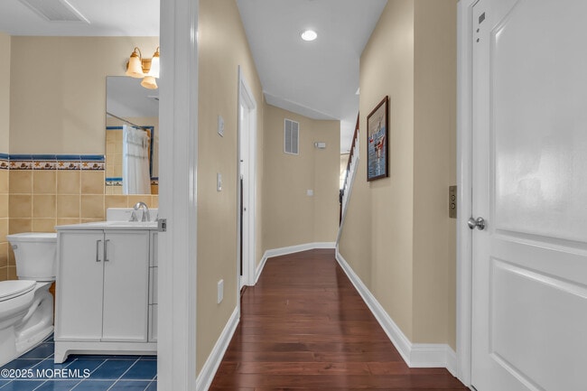 Building Photo - 2 Tradewinds Ln