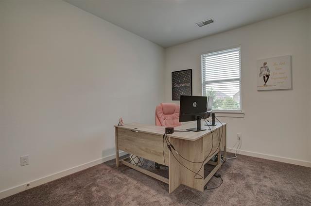 Building Photo - 3928 Cresthill Dr