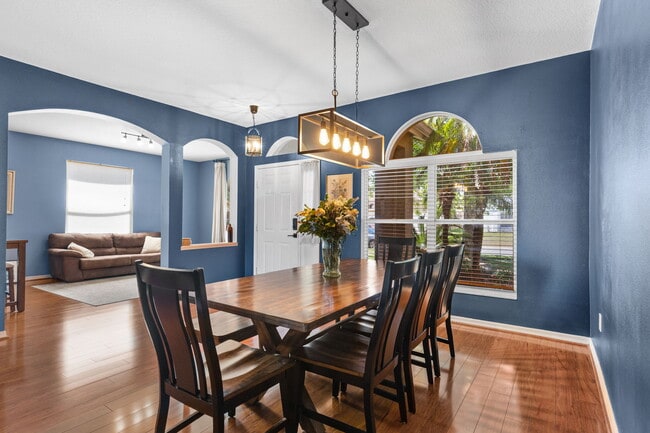 Building Photo - 545 Tuscanny St