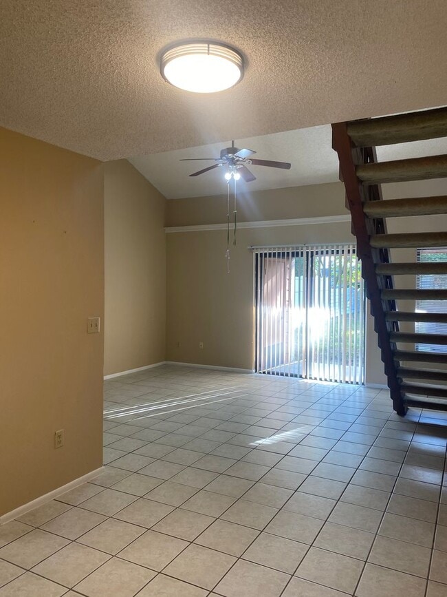 Building Photo - 2 bedroom + loft, 2 bathroom townhome near UCF