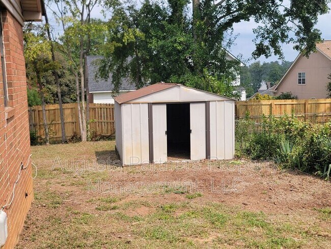 Building Photo - 142 Oakridge Dr