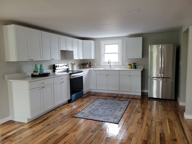 Building Photo - Single-Family Living in Killingly