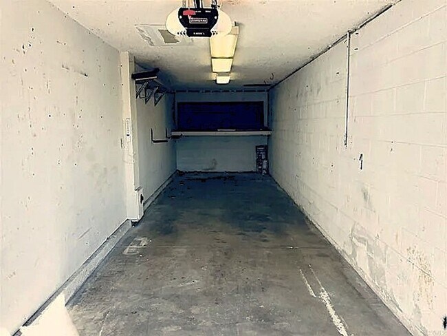 Building Photo - Beautiful Upscale Private Two Bed, Two Bat...