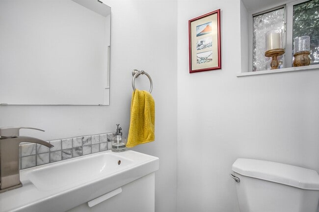 Building Photo - 1942 Indiana St