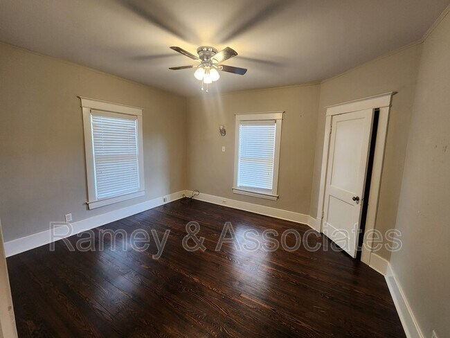 Building Photo - 2029 Baringer Ave