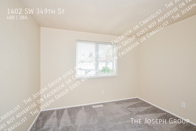 Building Photo - 1402 SW 349th St