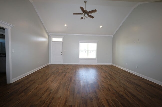 Building Photo - 3923 Valiant Ct