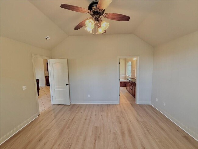 Building Photo - 511 Verona Way