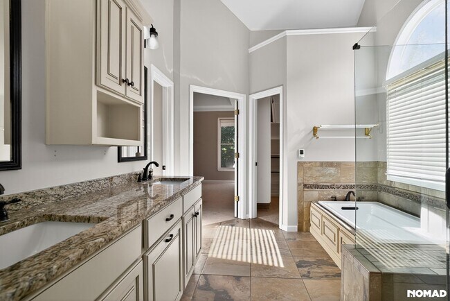 Building Photo - Spacious 4BR House in Canton