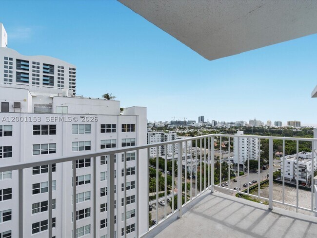 Building Photo - 1228 West Dr