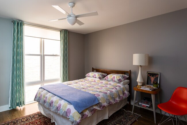 2nd floor bedroom (1) - 1829 N Cleveland Ave