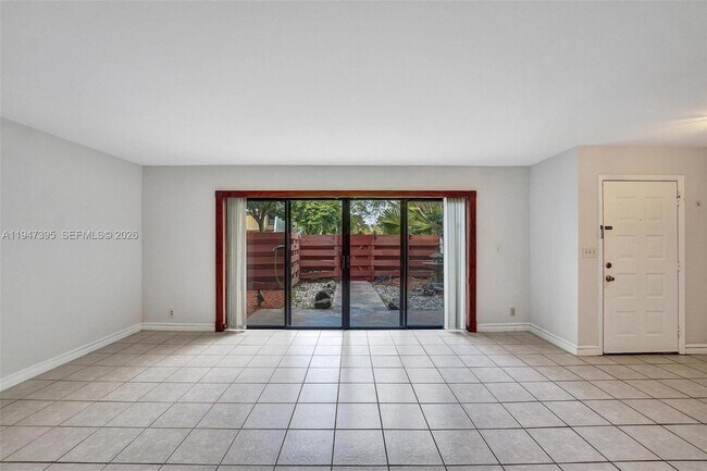 Building Photo - 2990 Oaktree Ln