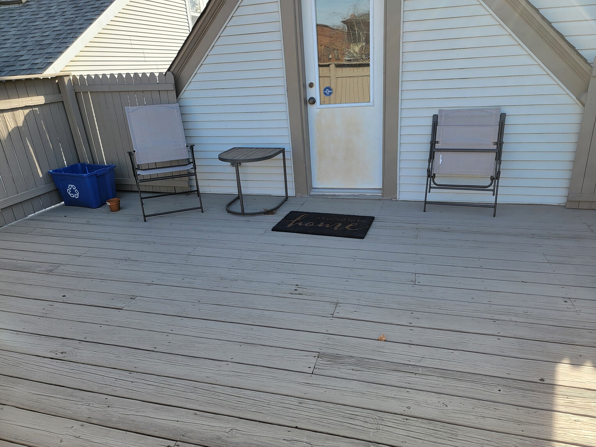 Private Deck - 5517 Claybourne St