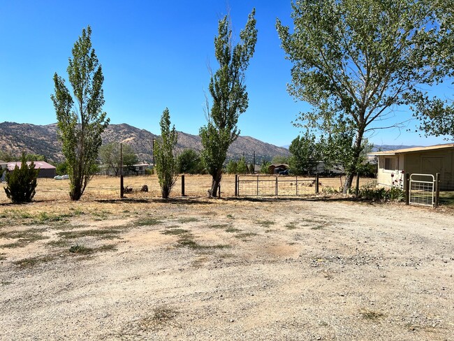Building Photo - BEAUTIFUL Mountain Home
