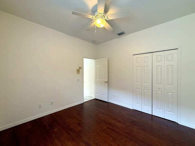Building Photo - 9512 Greenpointe Dr