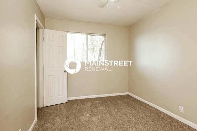 Building Photo - 3 Bedroom Pet-Friendly Home in Phoenix, AZ with Main Street Renewal