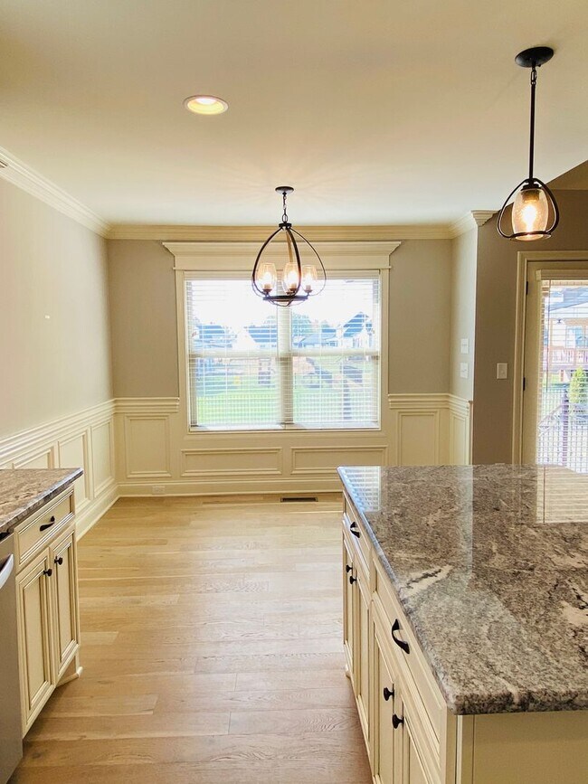 Building Photo - Luxury Home in Sango