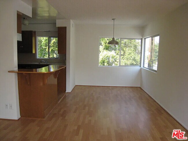 Building Photo - 13203 Moorpark St