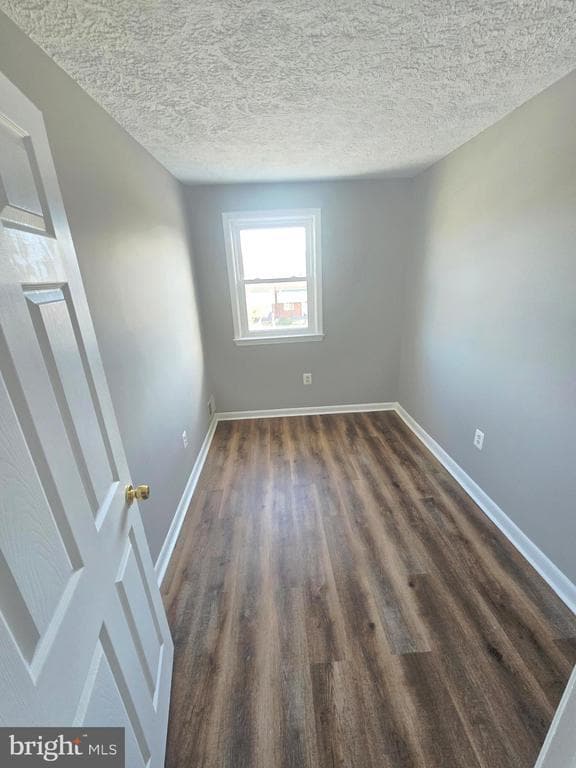 Building Photo - 2205 Redthorn Rd