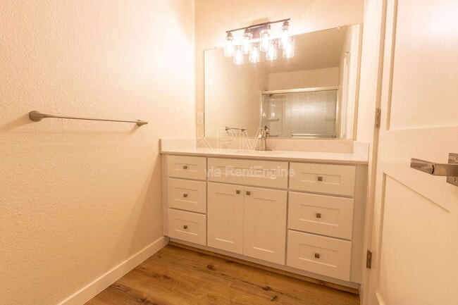 Building Photo - 955 Academy St