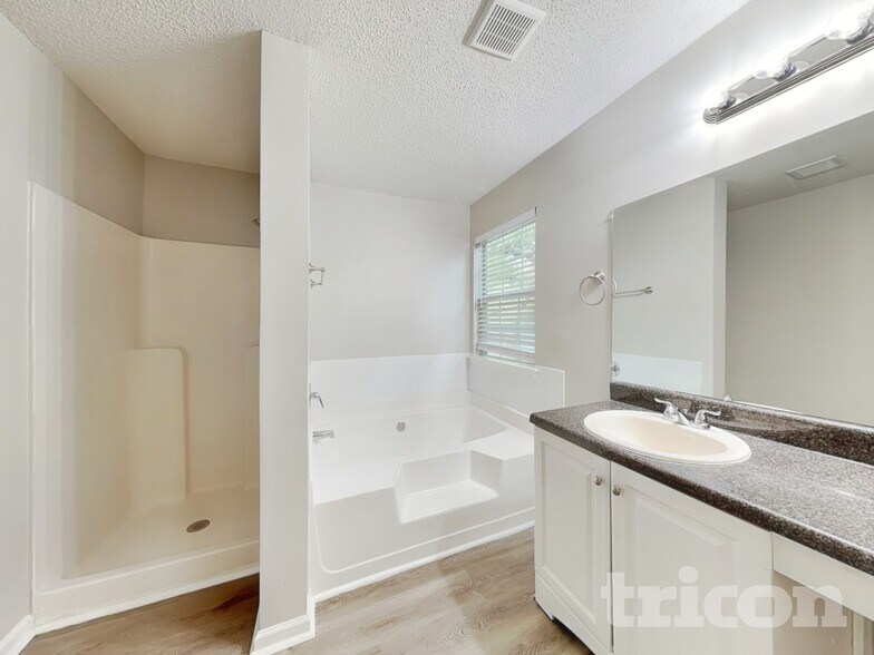 Building Photo - 3596 Caseys Cove