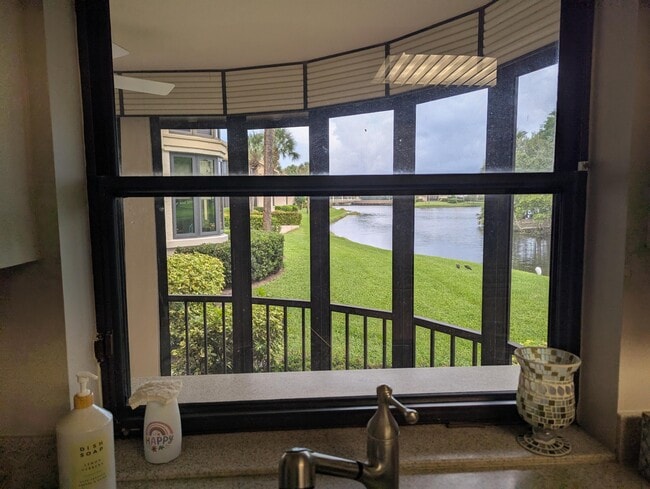 Building Photo - 16941 Waterbend Dr