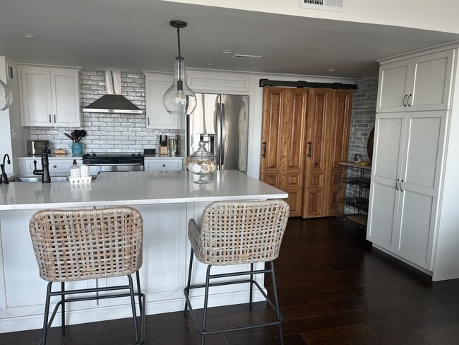 Building Photo - 111 Grandview Ave