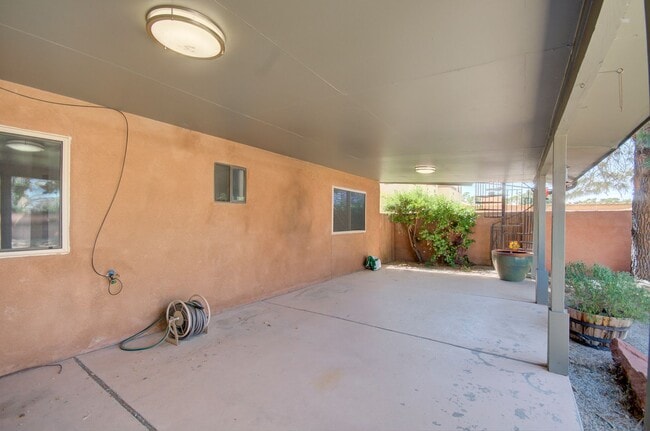 Building Photo - Amazing 3 Bedroom in the Academy Neighborhood