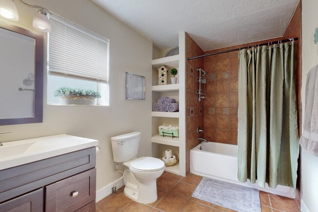 Building Photo - 1613 Morningside Dr NE