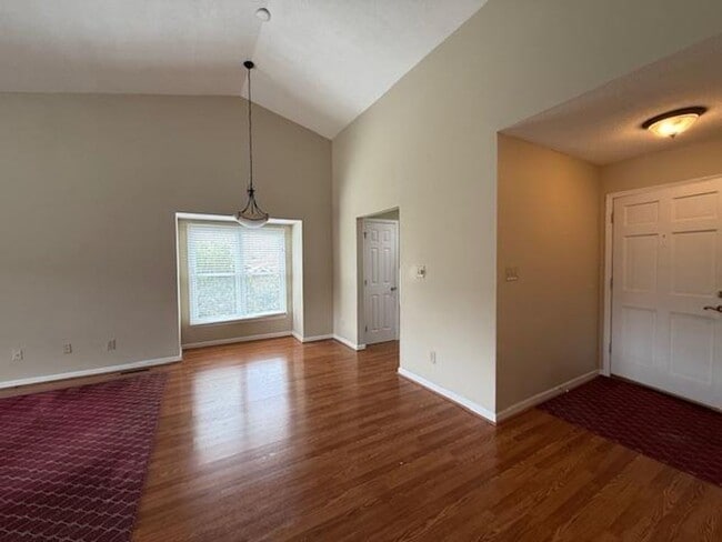 Building Photo - 222- Hanover Place Bev Roberts Rentals and...