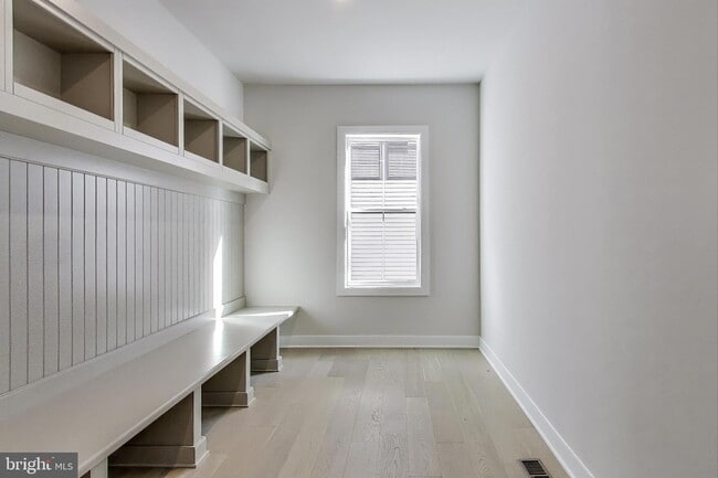 Building Photo - 6921 Renita Ln