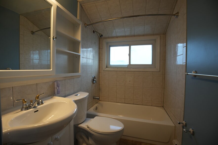 Building Photo - 90 Cobalt Ridge Dr E