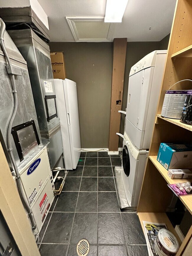 Building Photo - Modern Downtown Spokane Condo – $1,650/mo ...