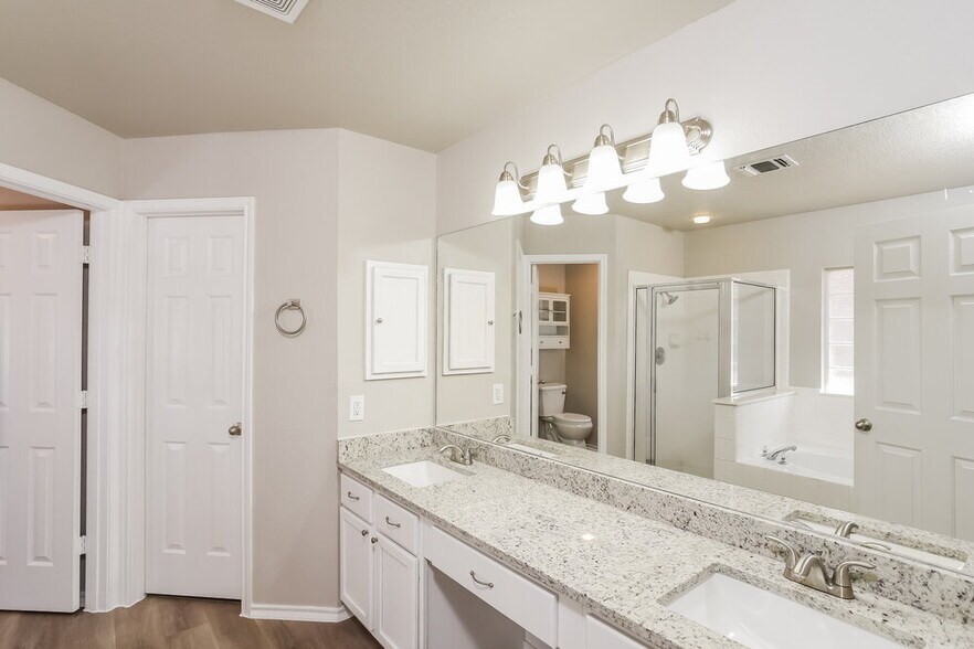 Building Photo - 2638 Montebello