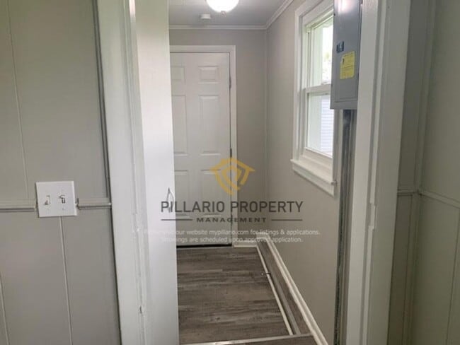 Building Photo - 3 Bedroom / 1.5 Bath New Remodel in Anderson!