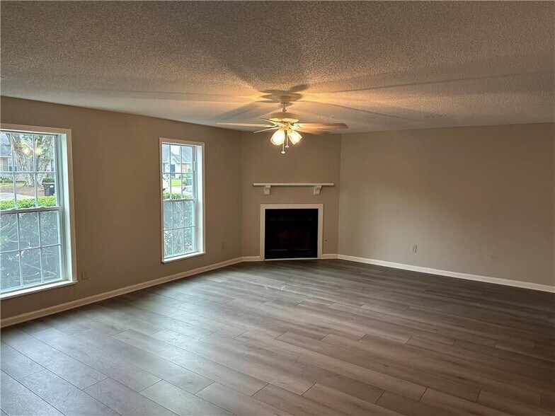 Building Photo - 1923 Cheatham Woods Dr SW