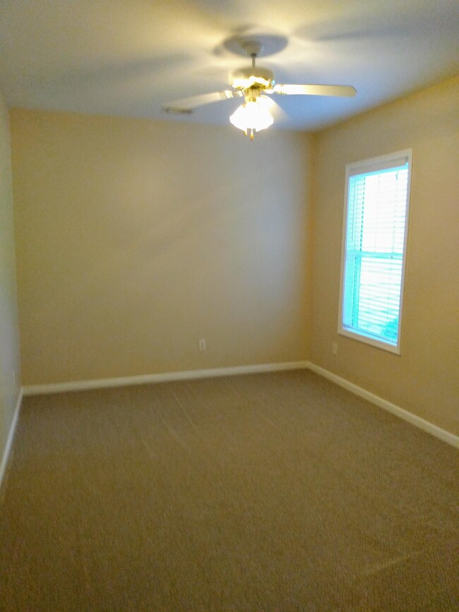 Building Photo - 824 Howell Trce