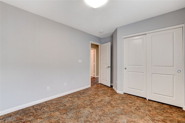 Building Photo - 9768 Plane Tree Ct