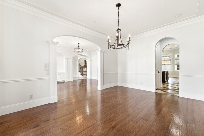 Building Photo - 5637 Overbrook Ln