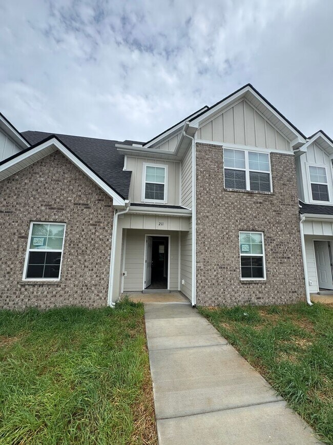 Building Photo - 211 Mountaindale Dr