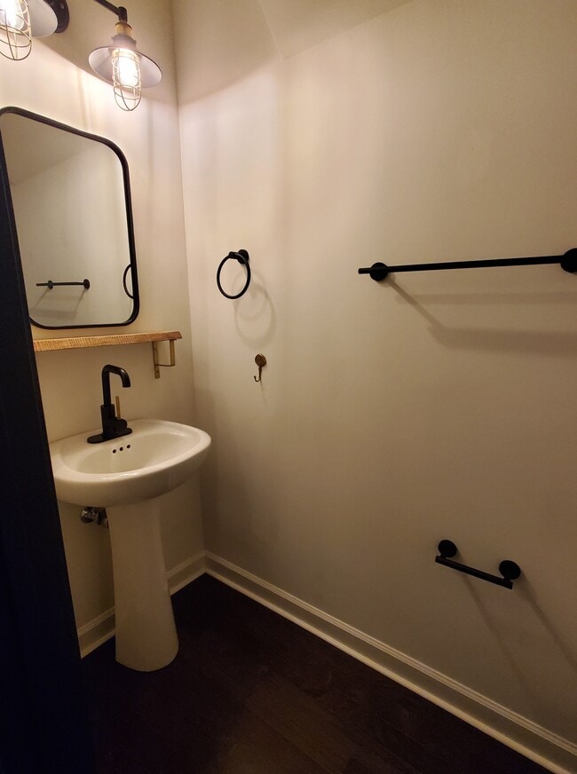 Building Photo - 160 Hamilton Ave NW