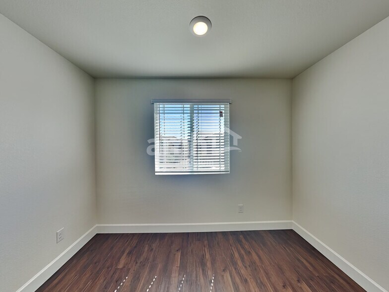 Building Photo - 8824 Tiger Tooth Ave