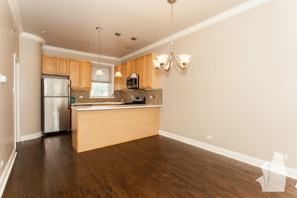 Building Photo - 3852 N Southport Ave