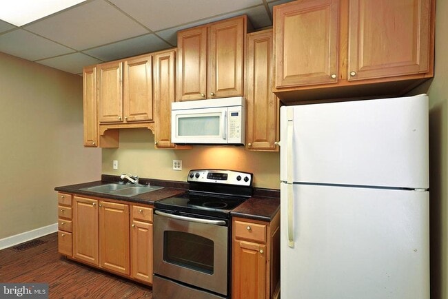 Building Photo - 113 Grand Ave